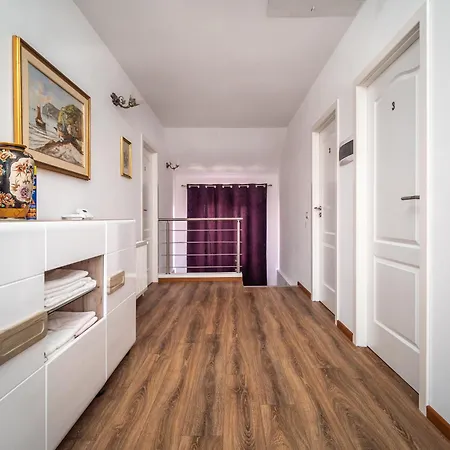 Casa Amina Gazde/Camere de închiriat *