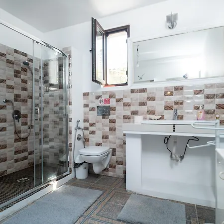 Casa Amina Gazde/Camere de închiriat *